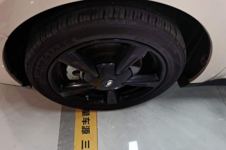 Used ORA Good Cat 2024 401 km Luxury Version 126 kW Left Front Wheel Hub