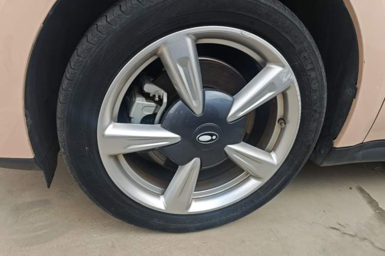 Used ORA Good Cat 2024 401 km Range Luxury Version 135 kW Left Front Wheel Hub