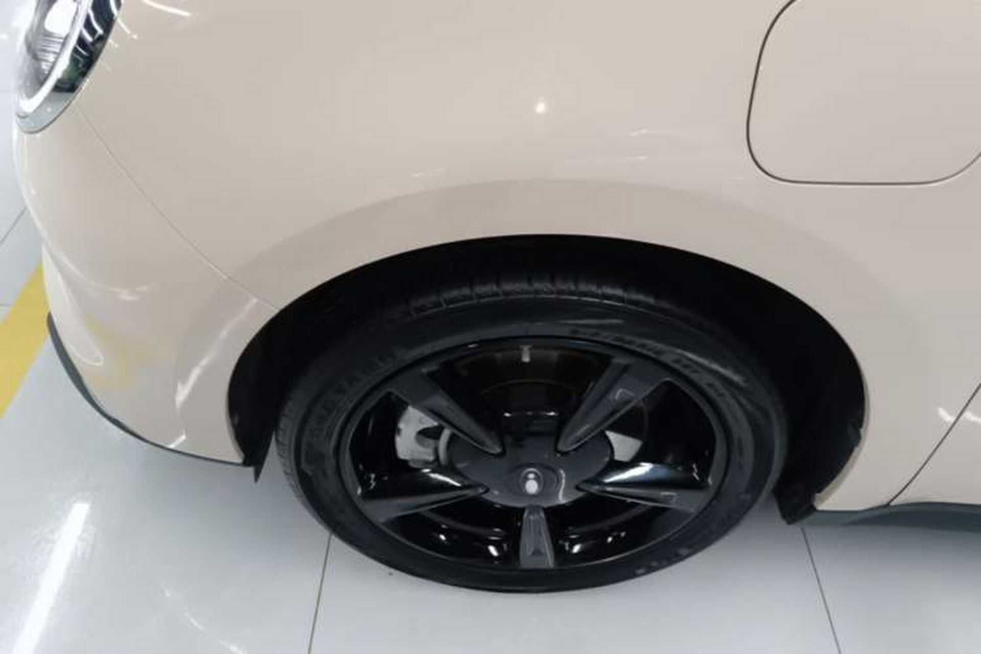 Used ORA Good Cat 2024 401 km Luxury Version Left Front Wheel Hub