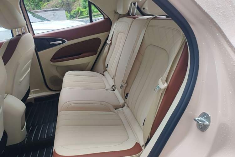 Used ORA Good Cat 2024 401 km Range Luxury Version 135 kW Left Rear Seat