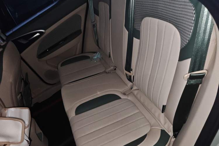 Used ORA Good Cat 2024 401 km Luxury Version 126 kW Left Rear Seat