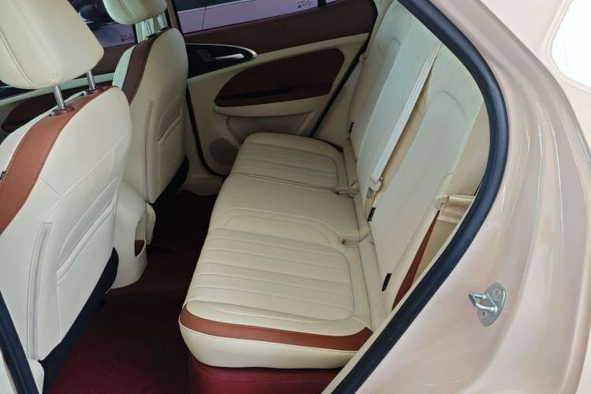 Used ORA Good Cat 2024 401 km Luxury Version Left Rear Seat