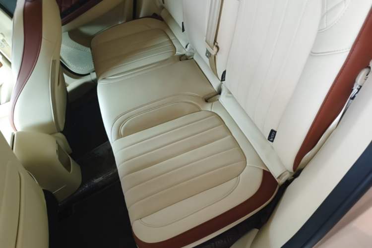 Used ORA Good Cat 2024 401 km Range Luxury Version 135 kW Left Rear Seat