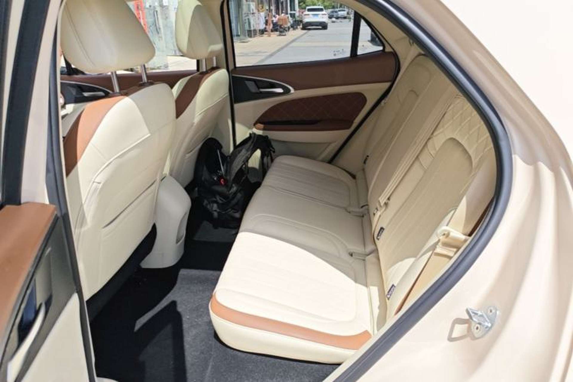 Used ORA Good Cat 2024 401 km Luxury Version Left Rear Seat