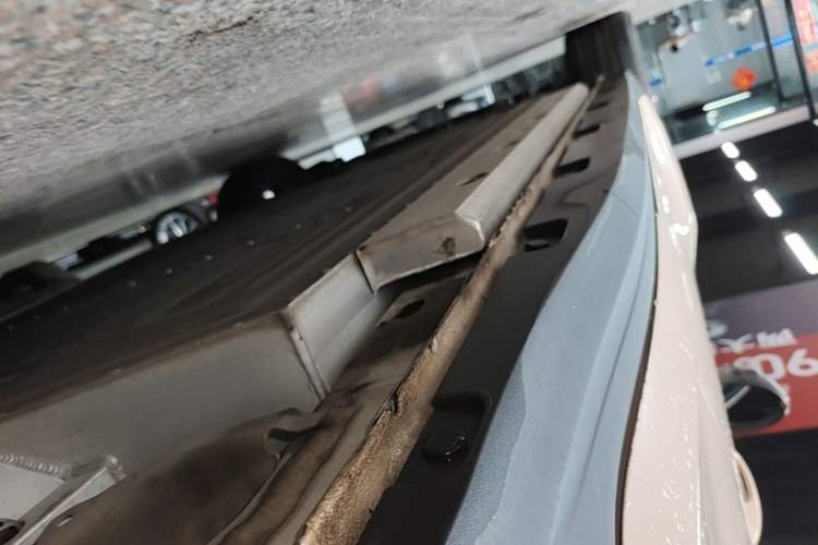 Used ORA Good Cat 2024 401 km Range Luxury Version 135 kW Left Side Sill