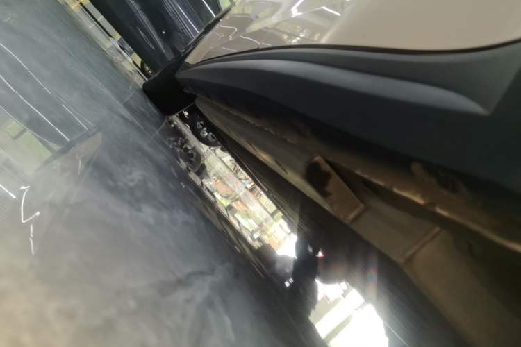 Used ORA Good Cat 2024 401 km Range Luxury Version 135 kW Left Side Sill