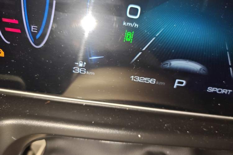 Used ORA Good Cat 2024 401 km Luxury Version 126 kW Odometer Close Up