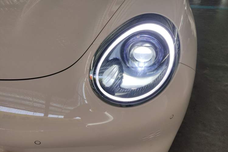 Used ORA Good Cat 2024 401 km Luxury Version 126 kW Left Front Headlight