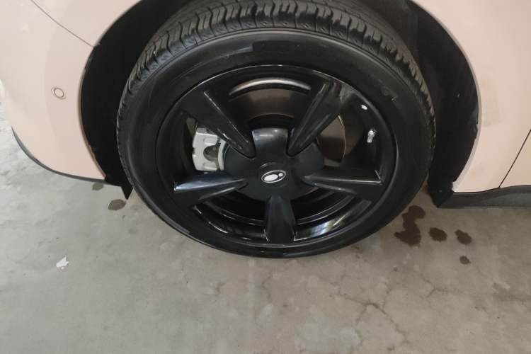 Used ORA Good Cat 2024 401 km Luxury Version 126 kW Left Front Wheel Hub