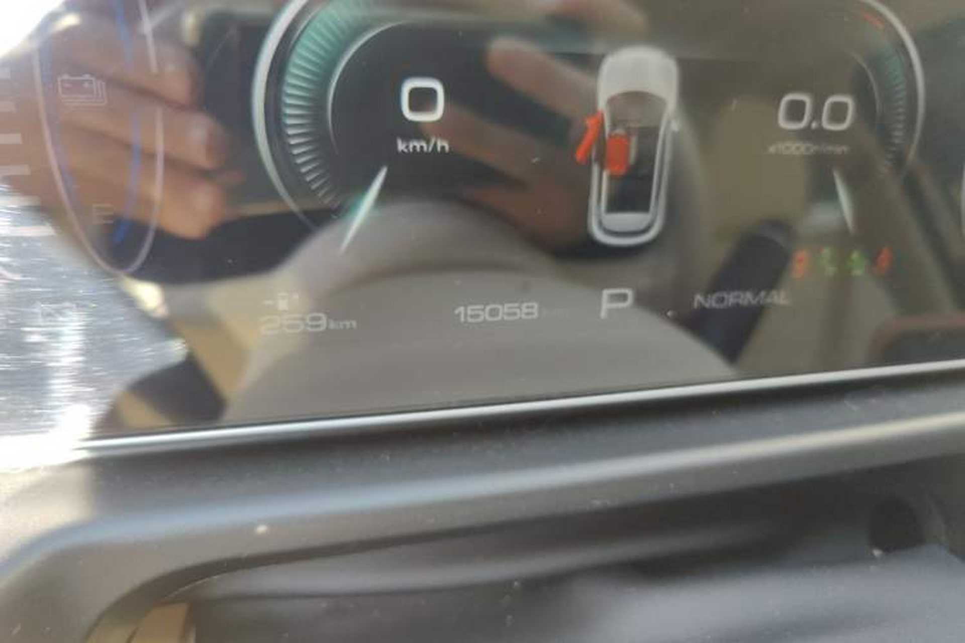Used ORA Good Cat 2024 401 km Luxury Version 126 kW Odometer Close Up