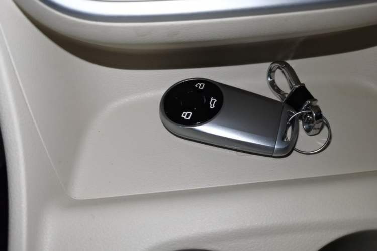 Used ORA Good Cat 2024 401 km Luxury Version Vehicle Key