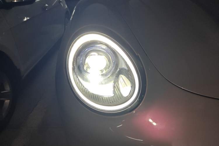 Used ORA Good Cat 2024 401 km Luxury Version 126 kW Right Front Headlight