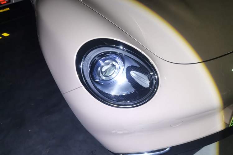 Used ORA Good Cat 2024 401 km Luxury Version Right Front Headlight