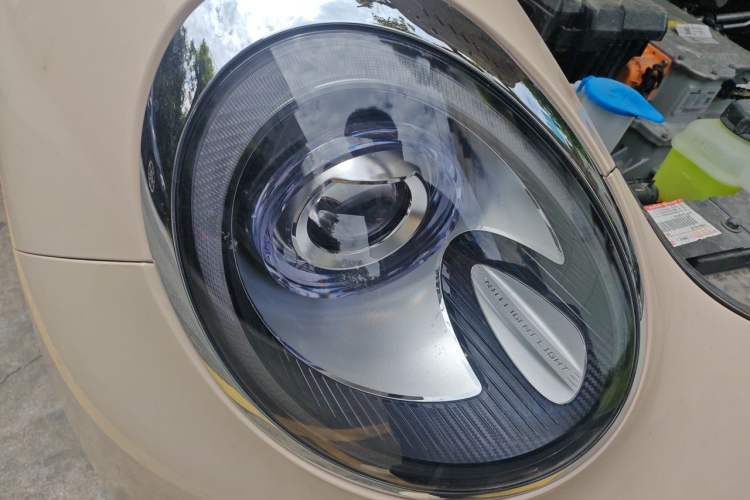 Used ORA Good Cat 2024 401 km Range Luxury Version 135 kW Right Front Headlight