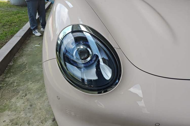 Used ORA Good Cat 2024 401 km Range Luxury Version 135 kW Right Front Headlight