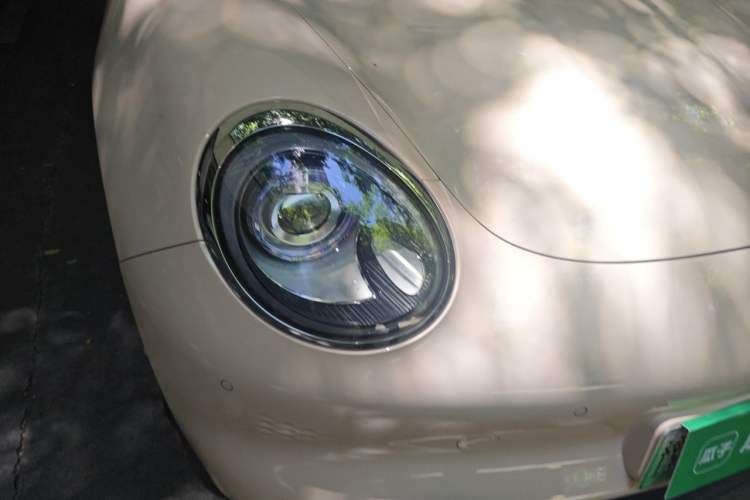Used ORA Good Cat 2024 401 km Range Luxury Version 135 kW Right Front Headlight