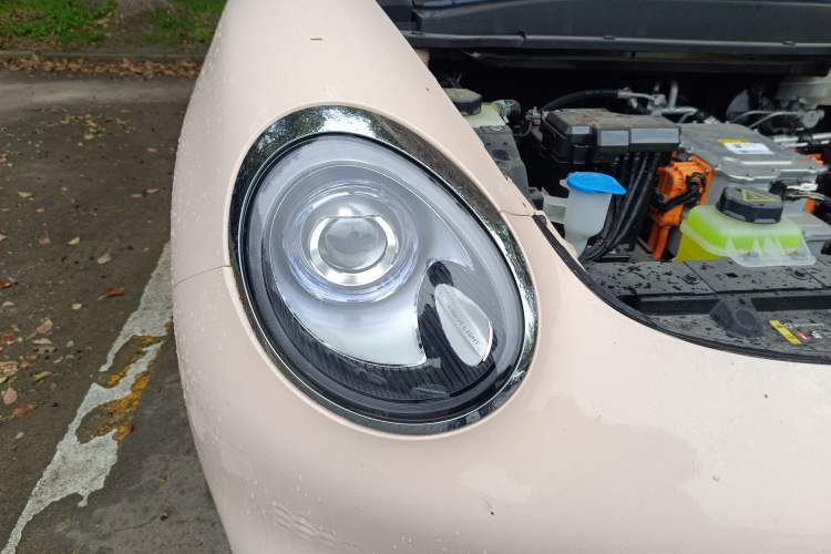Used ORA Good Cat 2024 401 km Luxury Version Right Front Headlight