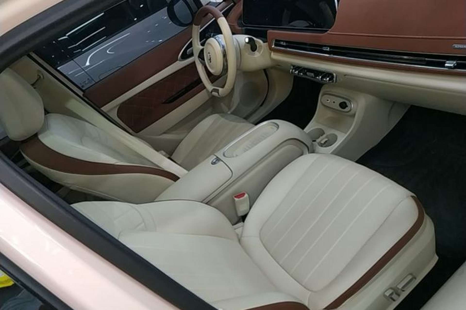 Used ORA Good Cat 2024 401 km Luxury Version 126 kW Right Front Seat