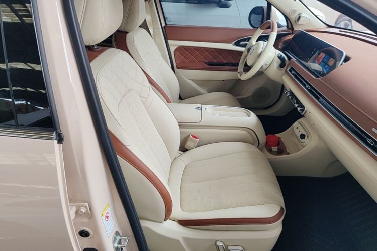 Used ORA Good Cat 2024 401 km Range Luxury Version 135 kW Right Front Seat