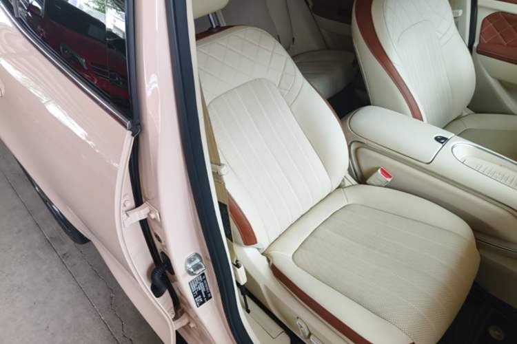 Used ORA Good Cat 2024 401 km Range Luxury Version 135 kW Right Front Seat