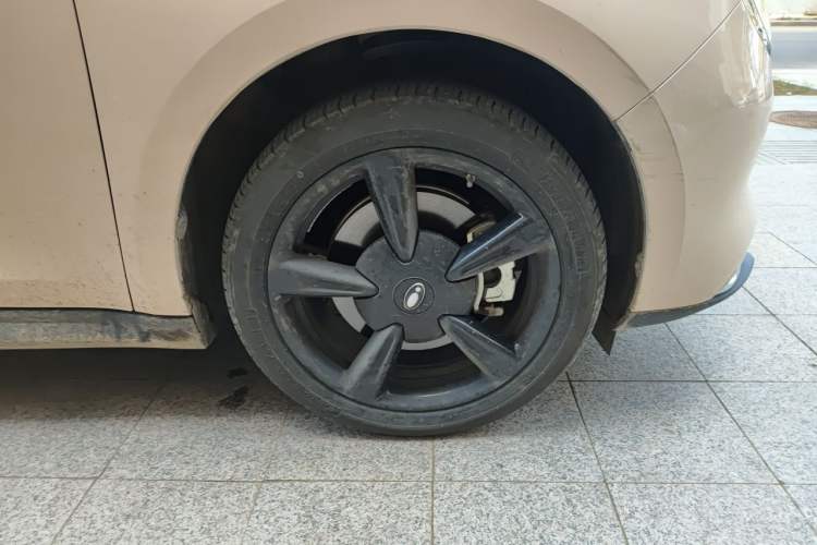 Used ORA Good Cat 2024 401 km Comfort Edition Right Front Wheel Hub