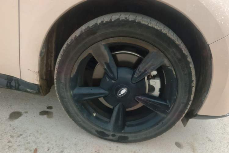 Used ORA Good Cat 2024 401 km Luxury Version Right Front Wheel Hub