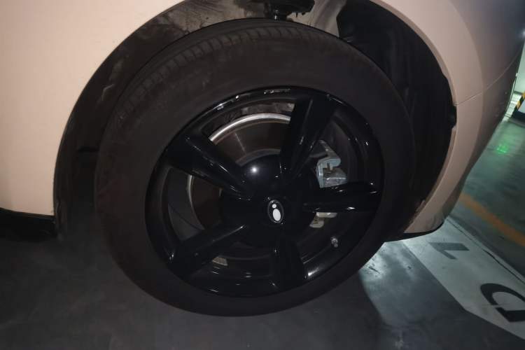 Used ORA Good Cat 2024 401 km Luxury Version Right Front Wheel Hub