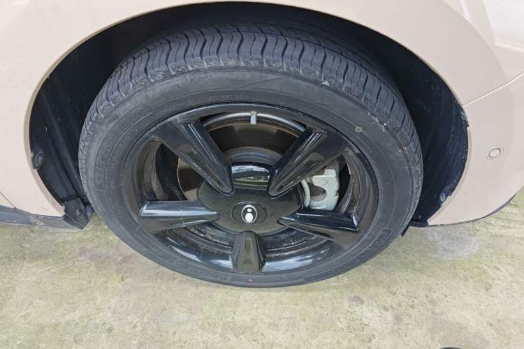 Used ORA Good Cat 2024 401 km Range Luxury Version 135 kW Right Front Wheel Hub