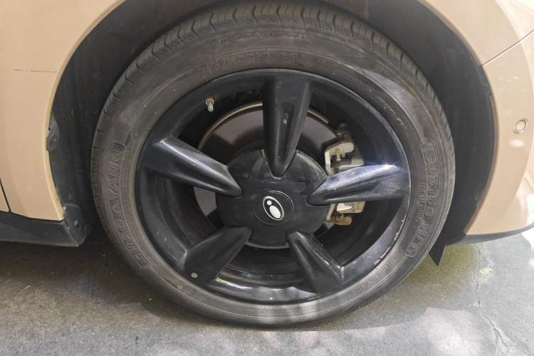 Used ORA Good Cat 2024 401 km Range Luxury Version 135 kW Right Front Wheel Hub