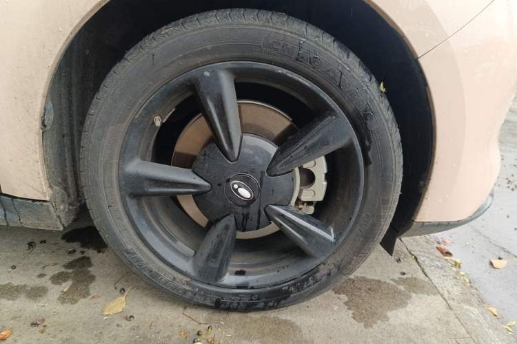 Used ORA Good Cat 2024 401 km Luxury Version Right Front Wheel Hub