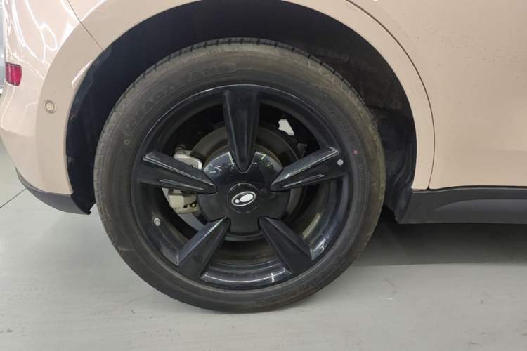 Used ORA Good Cat 2024 401 km Range Luxury Version 135 kW Right Rear Wheel Hub