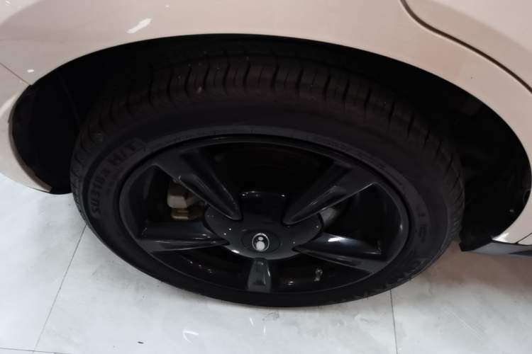 Used ORA Good Cat 2024 401 km Luxury Version 126 kW Right Rear Wheel Hub