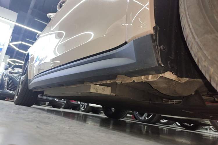 Used ORA Good Cat 2024 401 km Range Luxury Version 135 kW Right Side Sill