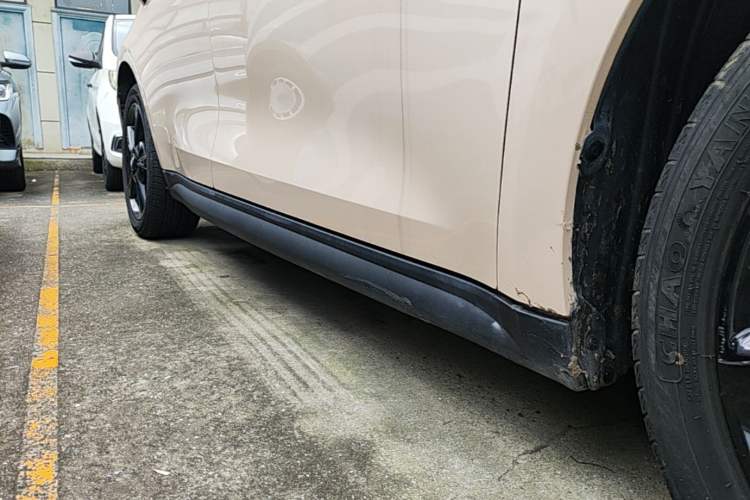Used ORA Good Cat 2024 401 km Luxury Version Right Side Sill