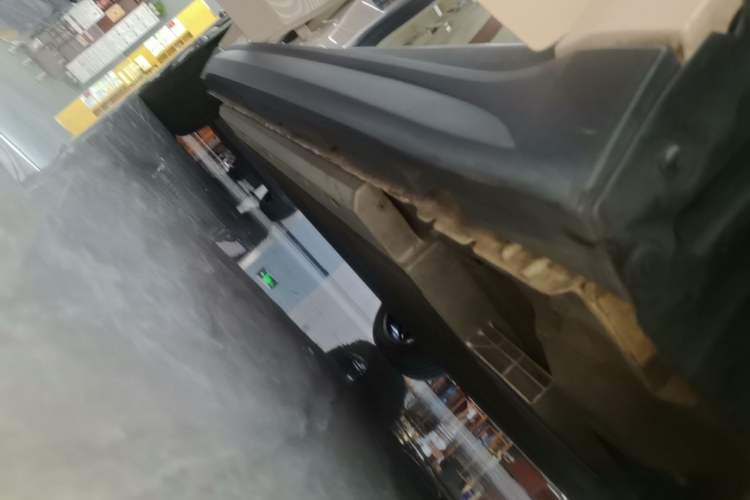 Used ORA Good Cat 2024 401 km Range Luxury Version 135 kW Right Side Sill