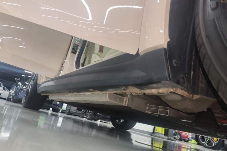 Used ORA Good Cat 2024 401 km Luxury Version Right Side Sill