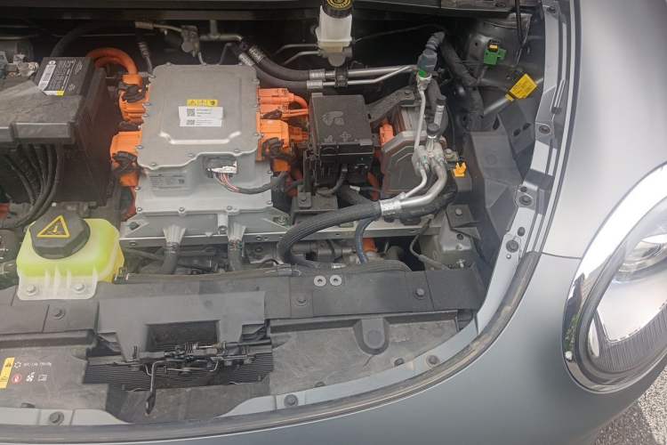 Used ORA Good Cat 2024 401 km Luxury Version 126 kW Engine Bay Left