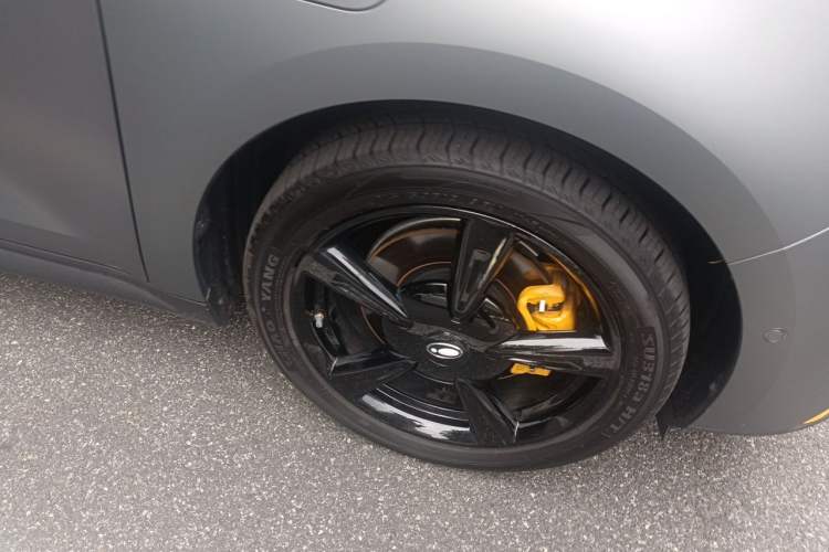 Used ORA Good Cat 2024 401 km Luxury Version 126 kW Right Front Wheel Hub