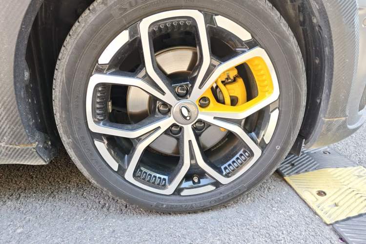 Used ORA Good Cat 2024 401 km Range Luxury Version 135 kW Right Front Wheel Hub