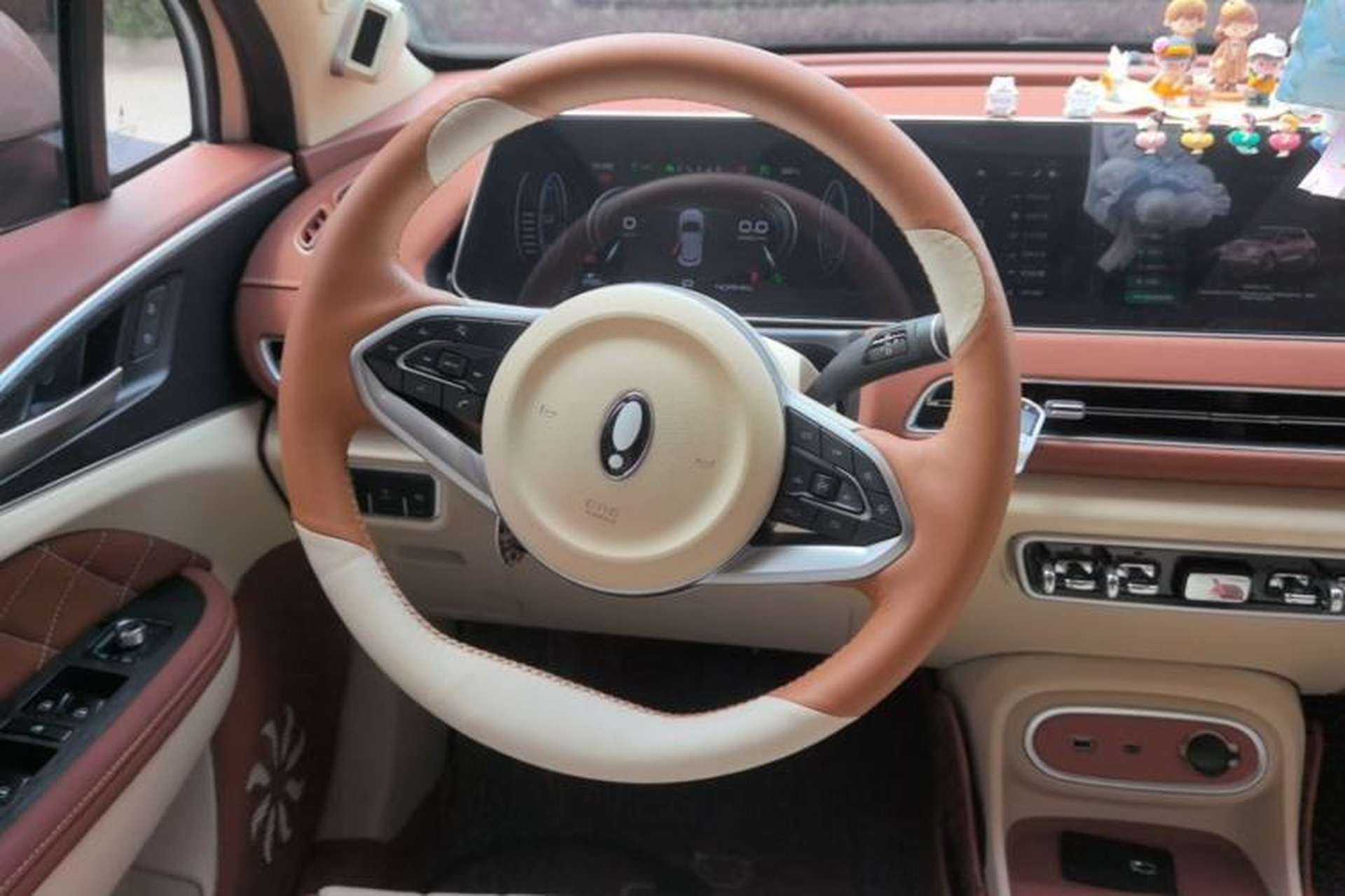 Used ORA Good Cat 2024 401 km Range Luxury Version 135 kW Steering Wheel