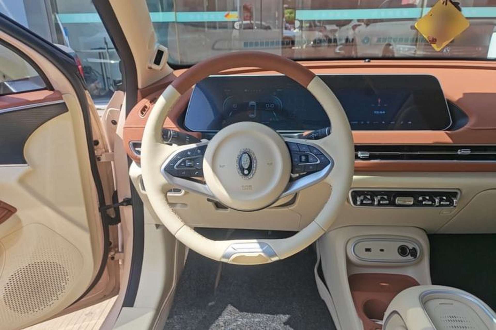 Used ORA Good Cat 2024 401 km Range Luxury Version 135 kW Steering Wheel