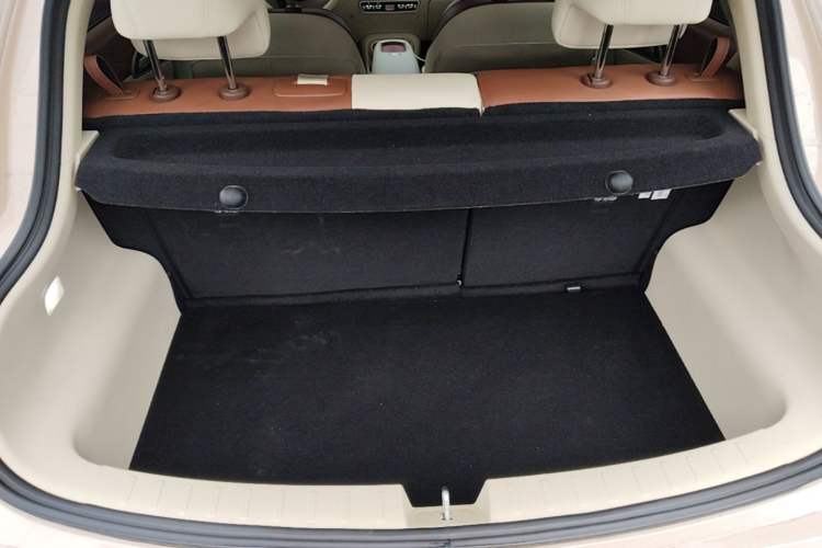 Used ORA Good Cat 2024 401 km Range Luxury Version 135 kW Trunk