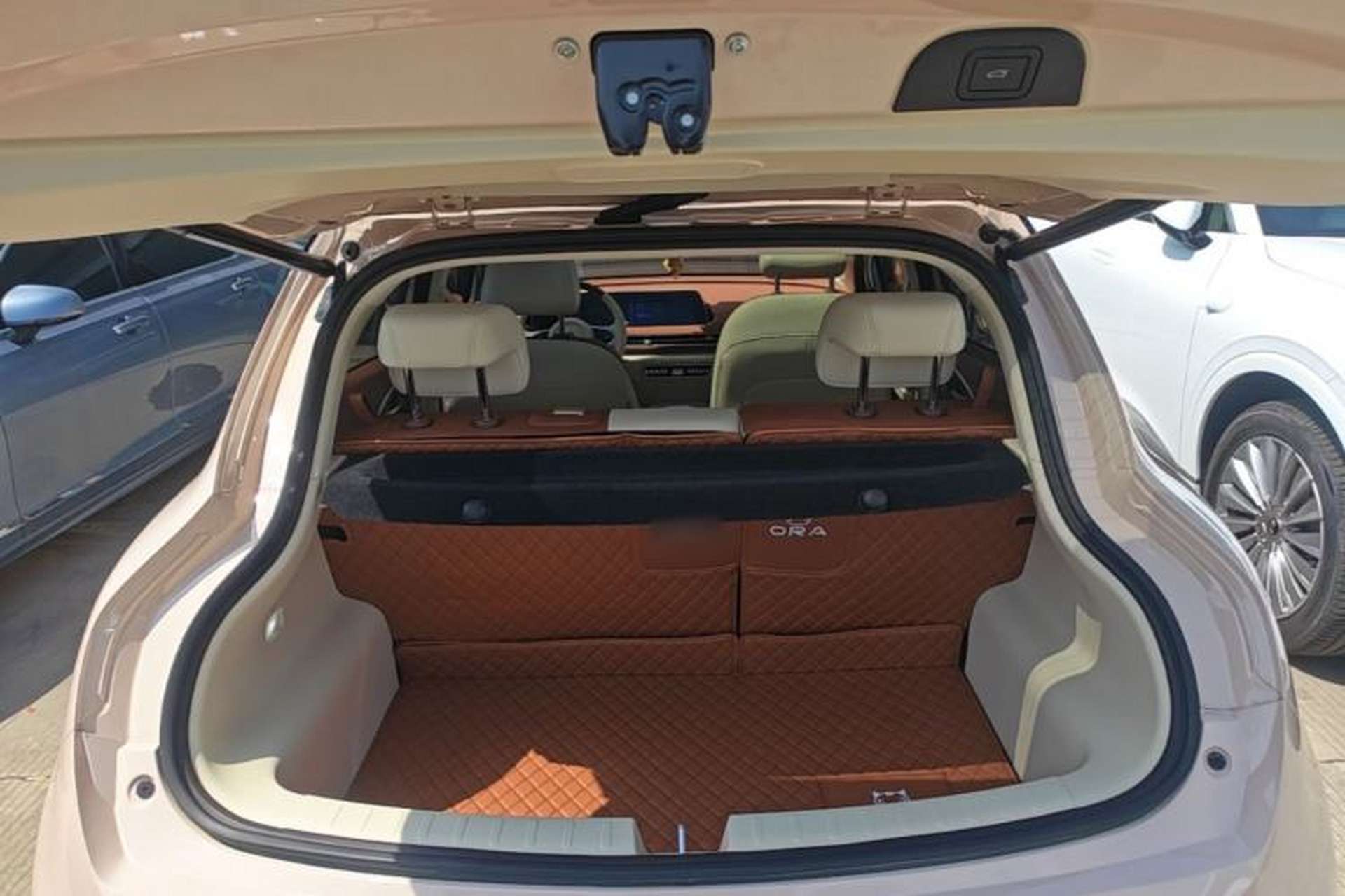 Used ORA Good Cat 2024 401 km Range Luxury Version 135 kW Trunk