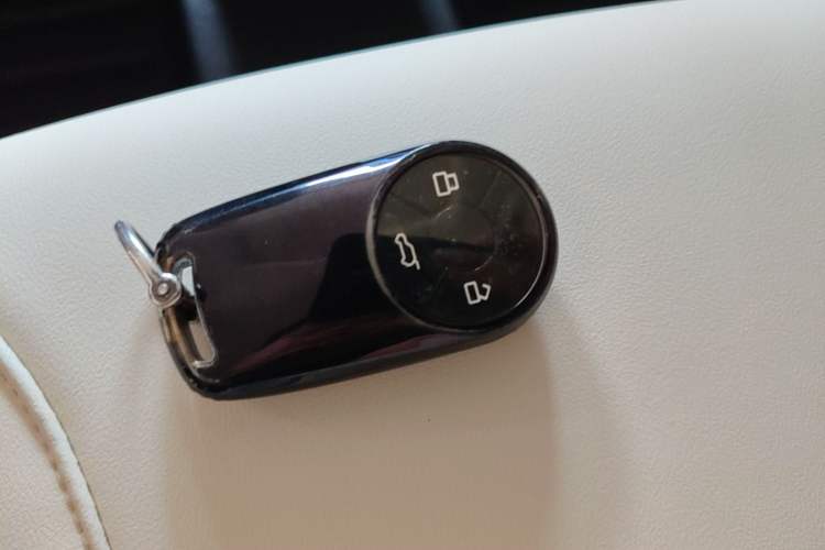 Used ORA Good Cat 2024 401 km Luxury Version Vehicle Key