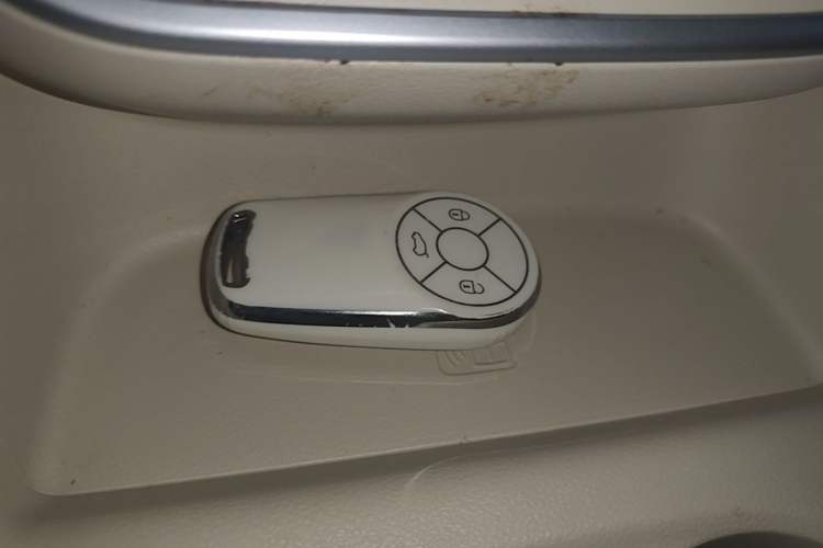 Used ORA Good Cat 2024 401 km Luxury Version Vehicle Key
