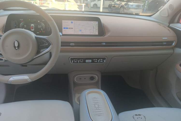 Used ORA Good Cat 2024 401 km Luxury Version Audio And AC Panel