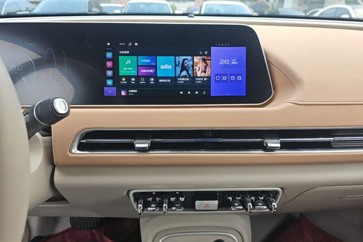 Used ORA Good Cat 2024 401 km Luxury Version Audio And AC Panel