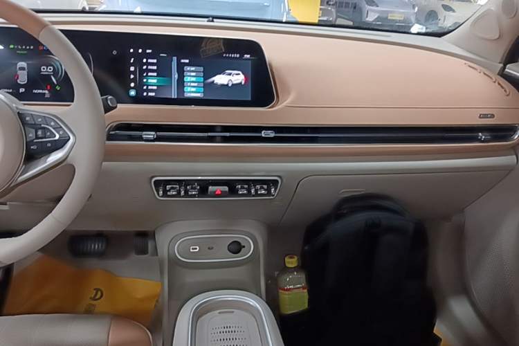 Used ORA Good Cat 2024 401 km Luxury Version 126 kW Audio And AC Panel