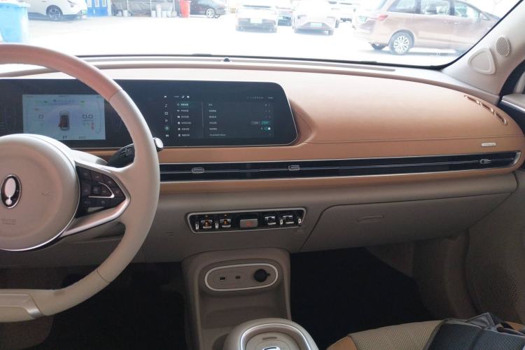 Used ORA Good Cat 2024 401 km Range Luxury Version 135 kW Audio And AC Panel