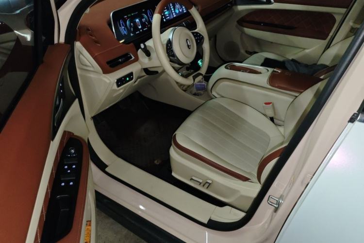 Used ORA Good Cat 2024 401 km Range Luxury Version 135 kW Interior 3